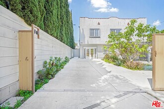 741 N Las Palmas Ave in Los Angeles, CA - Building Photo - Building Photo