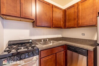 816 W Cornelia Ave, Unit A in Chicago, IL - Building Photo - Building Photo