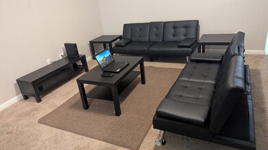 Room in Townhome on Estes Dr in Atlanta, GA - Building Photo - Building Photo