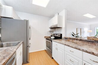 98-1069 Komo Mai Dr in Aiea, HI - Building Photo - Building Photo
