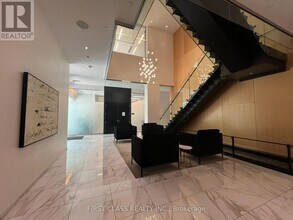 101 Erskine Ave in Toronto, ON - Building Photo - Building Photo