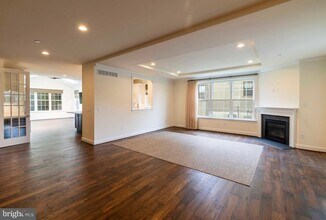 6098 Creekside Dr in Flourtown, PA - Building Photo - Building Photo