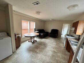 117 Seminole St in Tye, TX - Building Photo - Building Photo