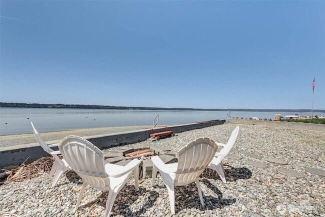 14300 Frans Dr in Stanwood, WA - Foto de edificio - Building Photo