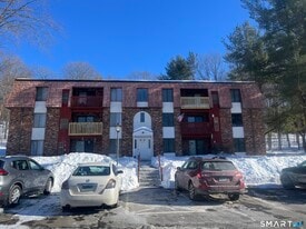 85 Woodsedge Dr in Newington, CT - Building Photo