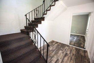 School House Quadplex in Columbia, SC - Building Photo - Lobby