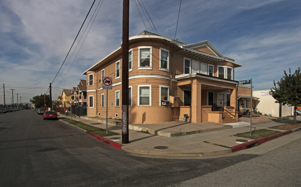 2301 Pasadena Ave in Los Angeles, CA - Foto de edificio