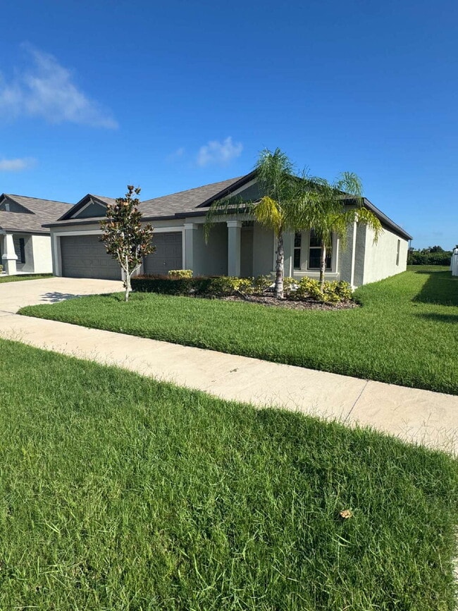 235 Rain Berry Ave in Ruskin, FL - Building Photo - Building Photo