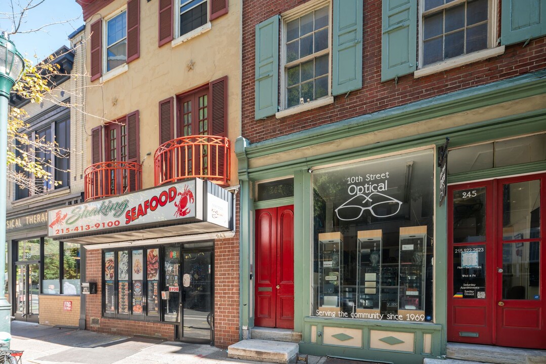 245 S 10th St in Philadelphia, PA - Building Photo