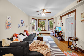 1240 W Cornelia Ave in Chicago, IL - Building Photo - Building Photo