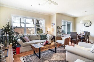 297 W Post Rd in White Plains, NY - Building Photo - Building Photo