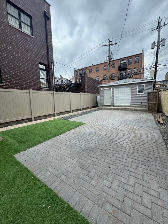 1913 W Cuyler Ave in Chicago, IL - Building Photo - Building Photo
