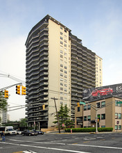 The Pembroke at Fort Lee in Fort Lee, NJ - Building Photo - Building Photo