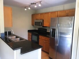 140 Uwapo Rd in Kihei, HI - Building Photo