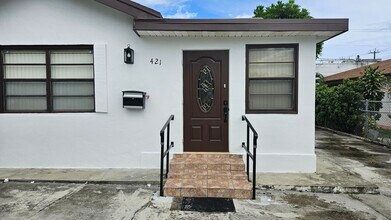 421 Ardmore Rd in West Palm Beach, FL - Building Photo - Building Photo