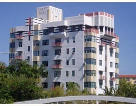 2421 Lake Pancoast Dr, Unit 8A in Miami Beach, FL - Foto de edificio - Building Photo