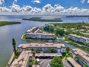 4410 Exeter Dr in Longboat Key, FL - Building Photo - Building Photo