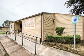 Crystal Creek Park - Senior Living in Port Arthur, TX - Foto de edificio - Building Photo