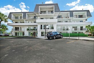 8000 SW 81st Dr in Miami, FL - Building Photo - Building Photo