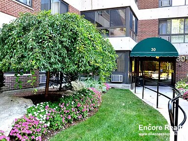 30 Rockingham Ave in Boston, MA - Foto de edificio - Building Photo