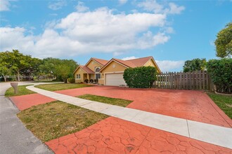 1400 SW 54th Ave in Plantation, FL - Foto de edificio - Building Photo