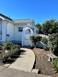 700 Liberty St in Lynden, WA - Building Photo - Building Photo