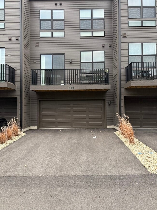 314 Summit Cir in Lombard, IL - Building Photo - Building Photo