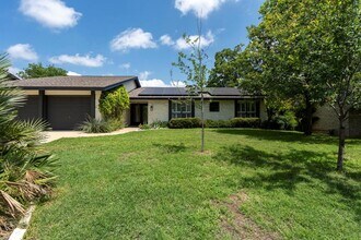 2404 Coral Ridge Cir in Austin, TX - Building Photo - Building Photo