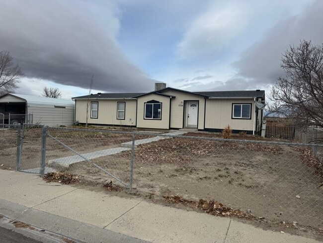 property at 1724 Stoneridge Dr