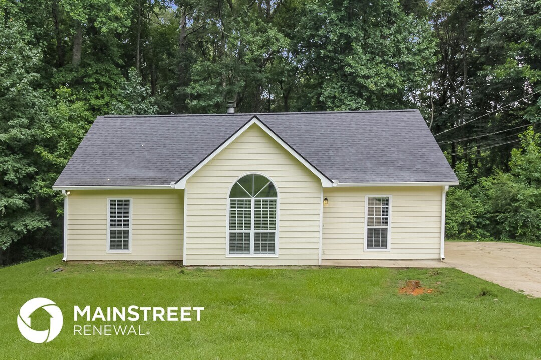 30 Dublin Ct in Newnan, GA - Building Photo