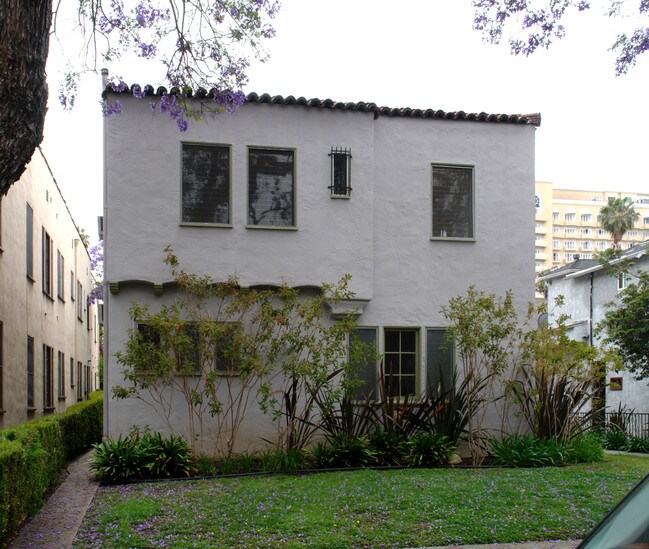 332 N Oakhurst Dr in Beverly Hills, CA - Building Photo - Building Photo