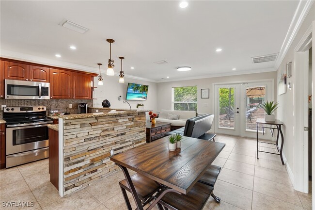 2820 12th Ave NE in Naples, FL - Foto de edificio - Building Photo