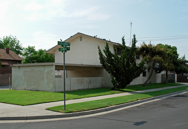 2944 E Illinois Ave in Fresno, CA - Foto de edificio - Building Photo