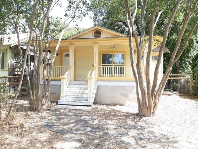 property at 920 E 46th St