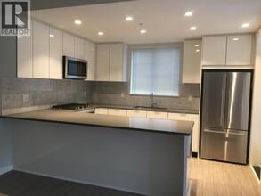 2632 Library Ln in North Vancouver, BC - Building Photo - Building Photo