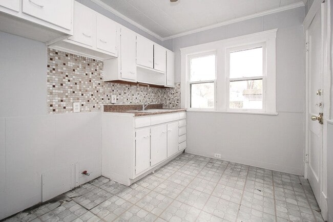 property at 1909 Treadway Ave