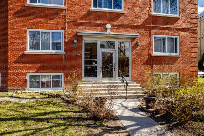 5823 Decelles Av in Montréal, QC - Building Photo - Building Photo
