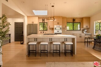 7802 Torreyson Dr in Los Angeles, CA - Building Photo - Building Photo