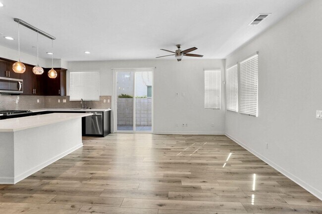 2010 Quartet Loop in Chula Vista, CA - Building Photo - Building Photo