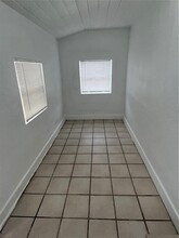 1900 19th St S in St. Petersburg, FL - Foto de edificio - Building Photo