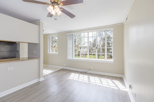 1700 N Elm St in Greensboro, NC - Building Photo - Building Photo