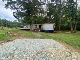 417 Ranch Rd in Chapel Hill, NC - Building Photo