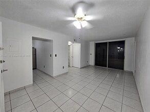 8320 NW 8th St in Miami, FL - Building Photo - Building Photo