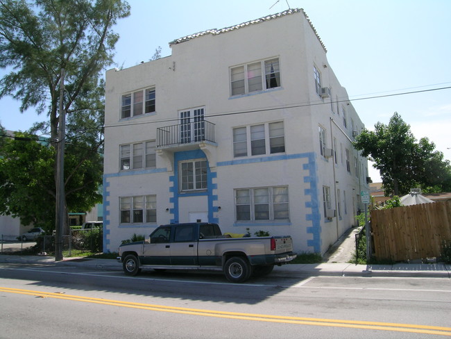 Little Havanna in Miami, FL - Foto de edificio - Building Photo