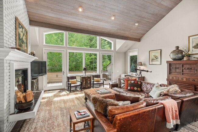 property at 123 W Hyman Ave
