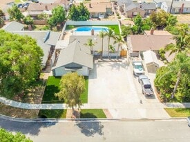 2944 W Skywood Cir in Anaheim, CA - Building Photo