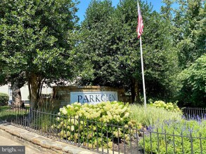 824 S Arlington Mill Dr, Unit 202 in Arlington, VA - Building Photo - Building Photo