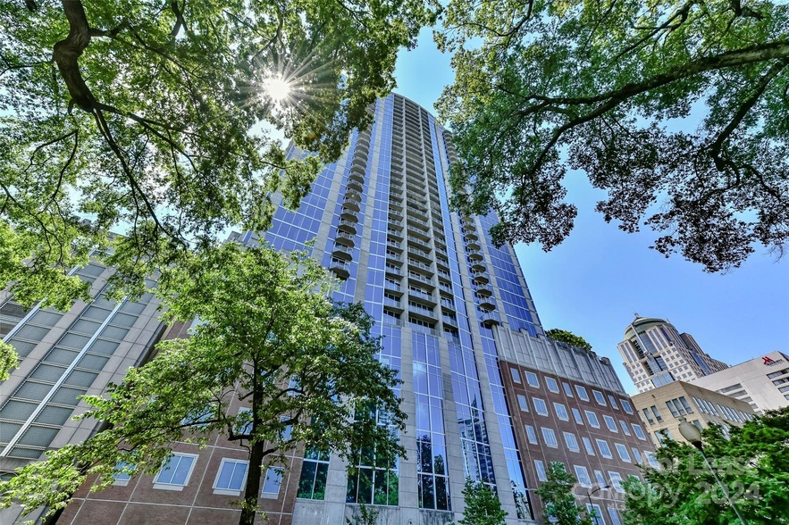 210 N Church St, Unit 4A in Charlotte, NC - Foto de edificio