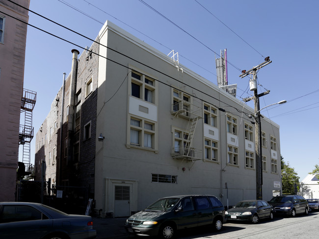 San Pablo Apartments in Emeryville, CA - Foto de edificio - Building Photo