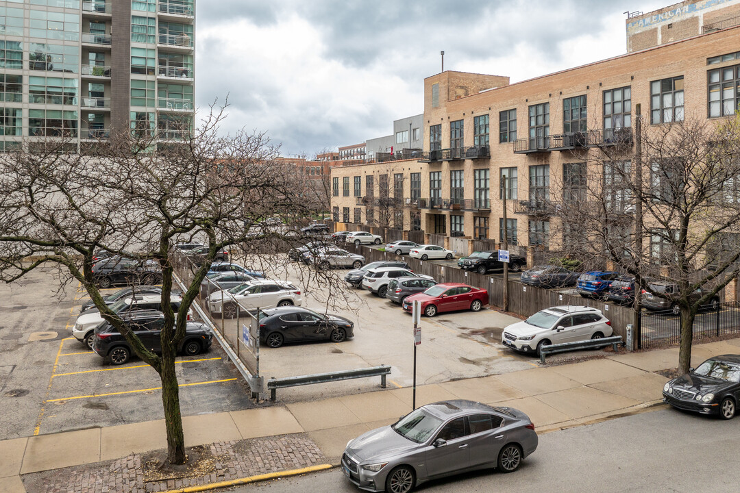 220 S Peoria St in Chicago, IL - Foto de edificio